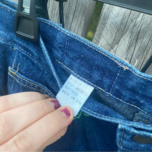 Unique Vintage Sierra West High Rise Blue Jeans with Floral Embroidery fits 2/4 - Picture 5 of 8